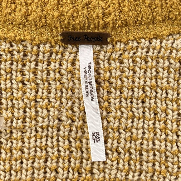 Free People Sweater Womens XS Yellow De Soleil Cropped V Neck Knit Pullover - Picture 2 of 11